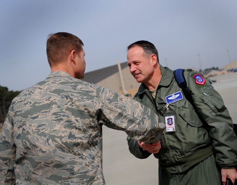 MOODY AIR FORCE BASE, Ga. -- Col. Gary Henderson, 23rd Wing commander, welcomes Col. Pat Marshall, Air Combat Command Inspector General team chief, here March 7. The IG team evaluated the wing’s ability to deploy personnel and assets on a short-notice tasking during a Phase I Operational Readiness Inspection.  (U.S. Air Force photo by Senior Airman Gina Chiaverotti-Paige)