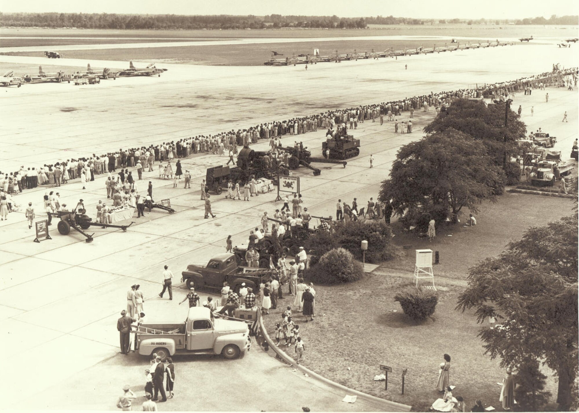 SHAW AIR FORCE BASE, S.C. -- Spectators gather on the Shaw flight line awaiting the next aerial demonstration at the Shaw open house in about 1954. On May 8 and 9, the Shaw gates will be open to the public for ShawFest 2010. The free air show and open house will be headlined by the U.S. Air Force Thunderbirds and the U.S. Army Golden Knights. (U.S. Air Force photo)

 
