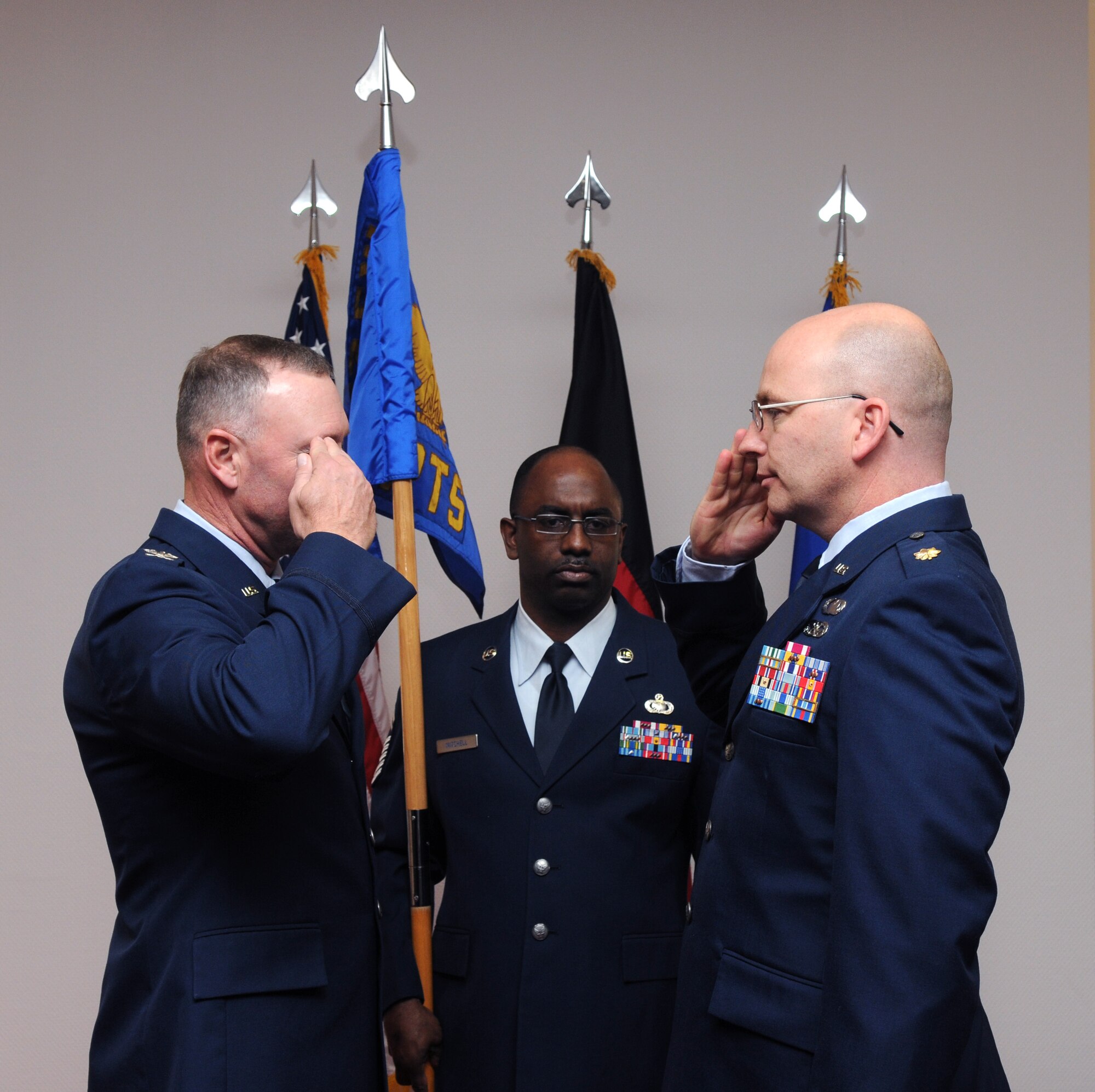 SPANGDAHLEM AIR BASE, Germany – Maj. Gerald Stevenson, 52nd Comptroller Squadron commander, assumes command of the 52nd CPTS from Col. Tip Wight, 52nd Fighter Wing commander, March 5. (U.S. Air Force photo/Airman 1st Class Staci Miller)