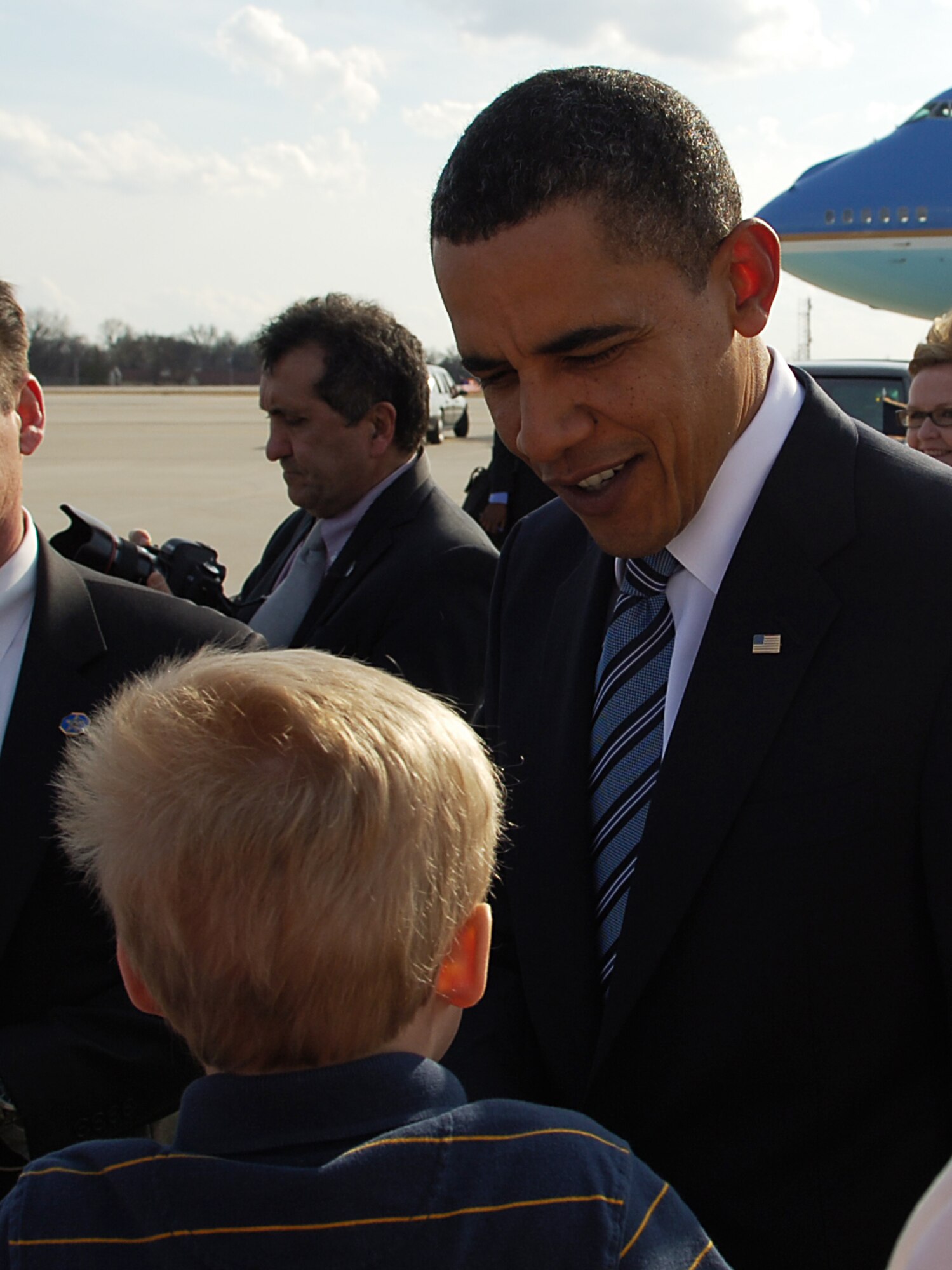SCOTT AIR FORCE BASE, Ill. -- President Barack Obama takes time to talk with a child March 10, 2010 at St. Louis - Lambert International Airport. Airmen from the 375th Logistics Readiness Squadron and the 932nd Maintenance Squadron provided refueling and vehicle maintenance support to Air Force One for the president’s visit to St. Louis. (U.S. Air Force photo by Senior Airman Ryan Crane)