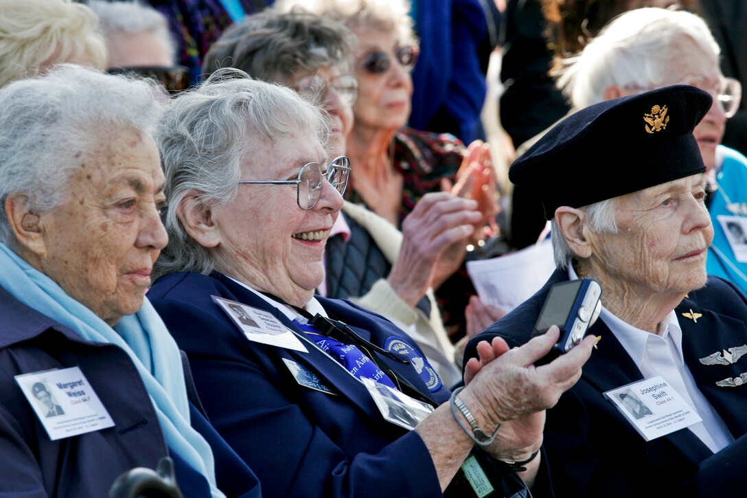 Barbara Searles Squires, Who Flew With The Women Airforce Service ...