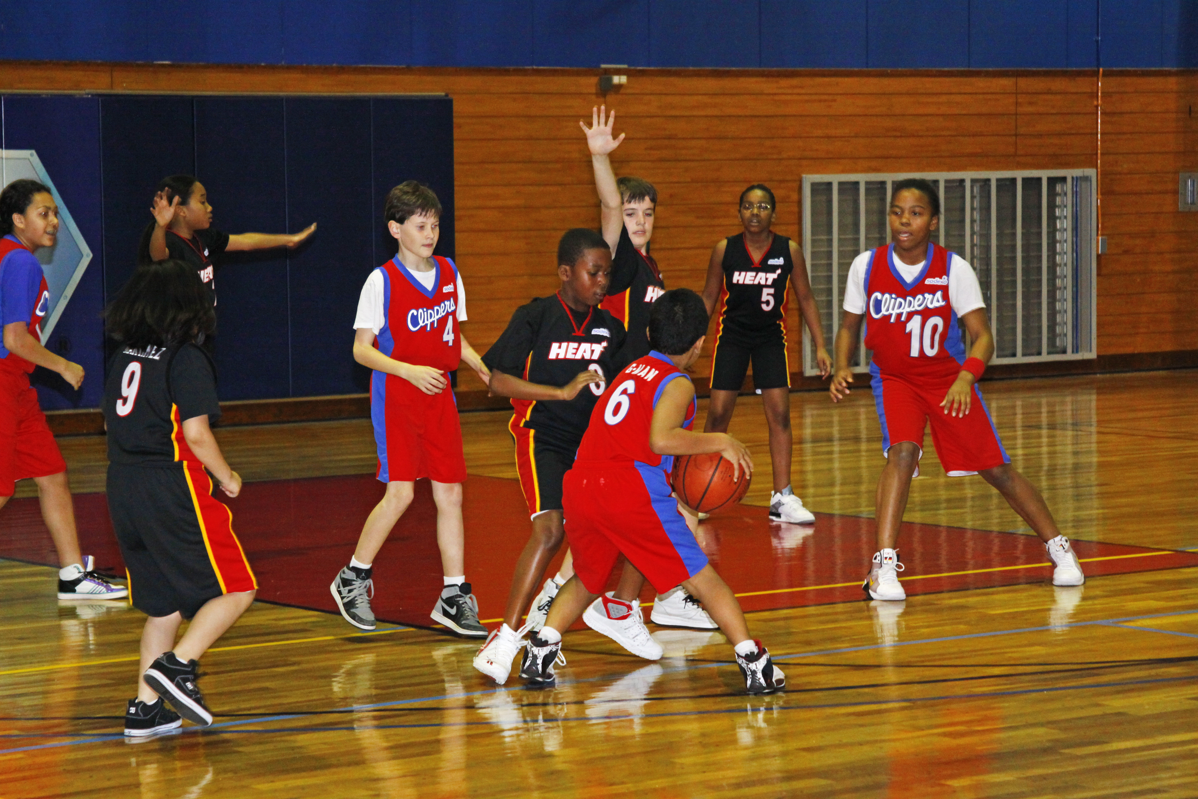 TO THE JAM Basketball is back! Youth sports kicks off 2010 season > Marine Corps Air