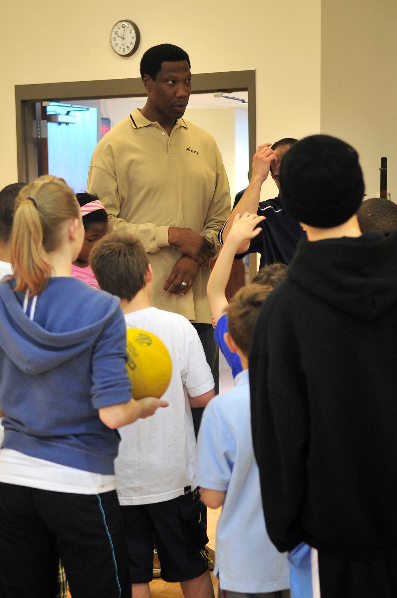 BUCKLEY AIR FORCE BASE, Colo. -- Former Denver Nuggets center Ervin Johnson visits Buckley for the annual Fit Factor Family event at the Buckley Fitness Center March 13. The former National Basketball Association player spoke with the kids and helped them with some free throws. (U.S. Air Force photo by Airman 1st Class Manisha Vasquez)