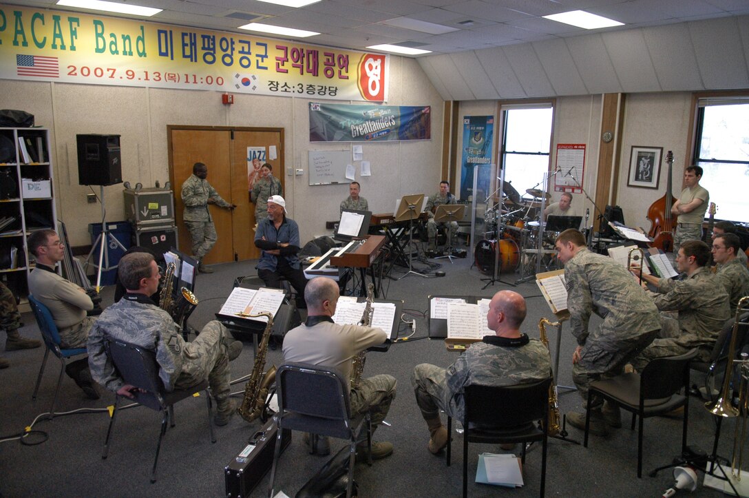 ELMENDORF AFB, Alaska -- The Greatlanders jazz band in rehearsal with fusion keyboardist Tom Coster.  Mr Coster was a guest of the USAF band of the Pacific Alaska recently, giving the band a week-long master class and also performing a concert with them in Anchorage.  (U.S. Air Force photo by SSgt Troy Griffin)
