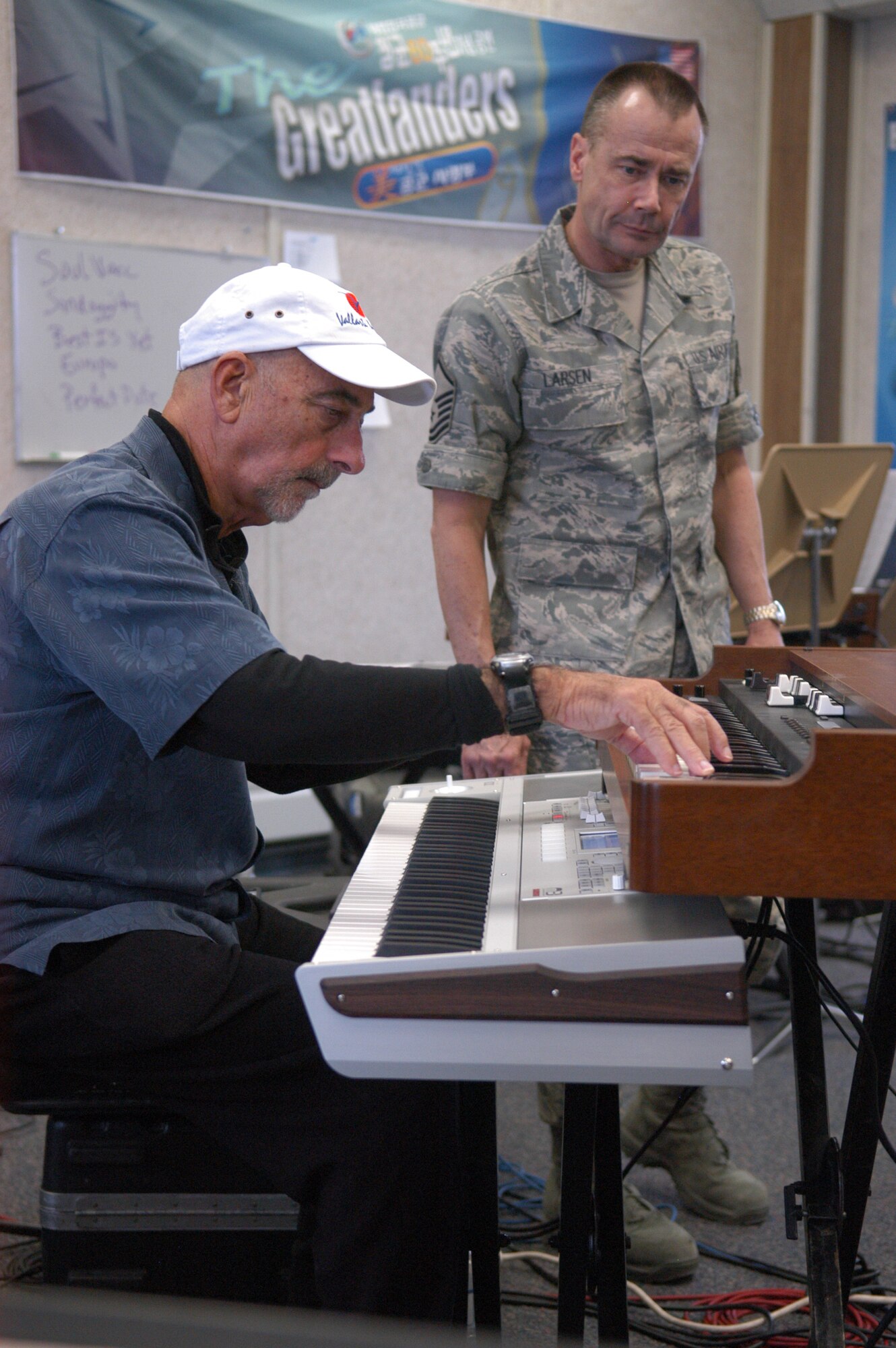 ELMENDORF AFB, Alaska -- MSgt Ron Larson, keyboardist with the Greatlanders jazz band, gets a few pointers from fusion keyboardist Tom Coster.  Mr Coster was a guest of the USAF band of the Pacific Alaska recently, giving the band a week-long master class and also performing a concert with them in Anchorage. (U.S. Air Force photo by SSgt Leo Smith)
