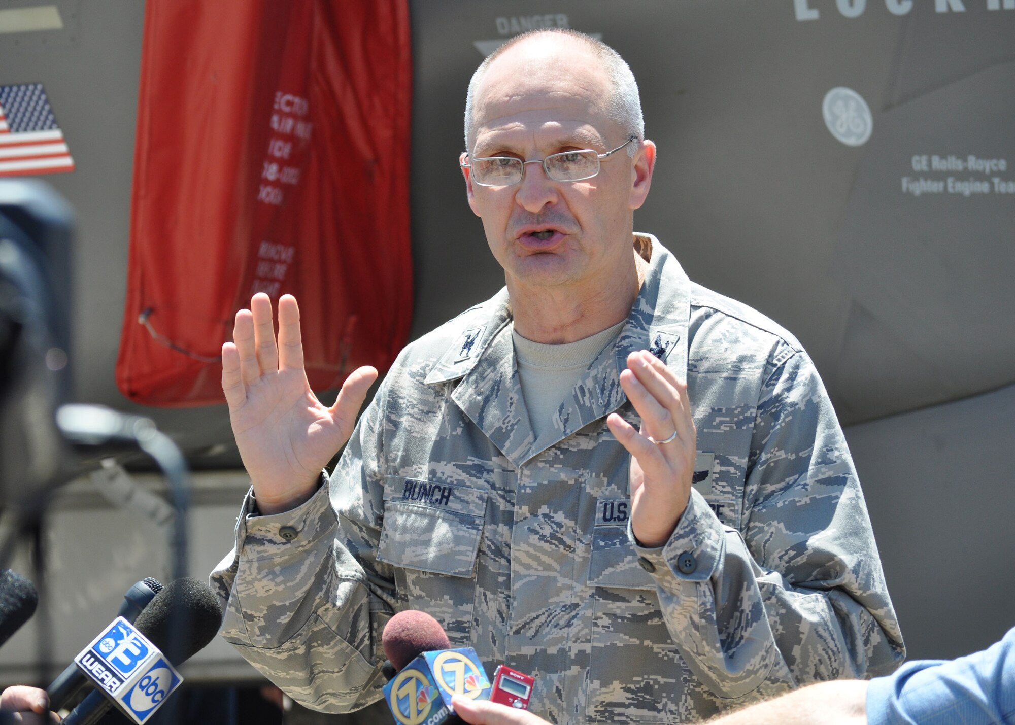 Congratulations to Col. Arnie Bunch, Air Armament Center vice commander, on being selected for promotion to brigadier general.  Colonel Bunch will leave Eglin Air Force Base at the end of the month to become the commander and program executive officer of the 312th Aeronautical Systems Wing at Wright-Patterson Air Force Base, Ohio.  (U.S. Air Force photo/Samuel King Jr.)