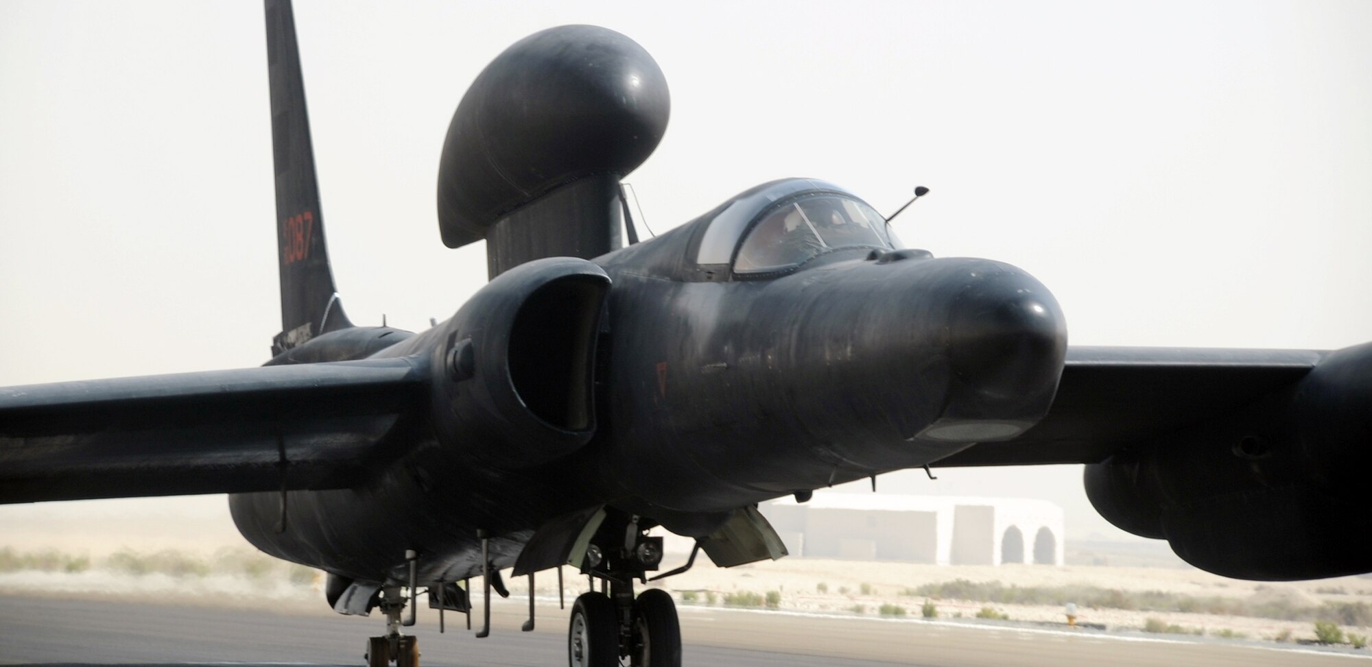 Maj. William Gottenberg, a pilot with the 99th Expeditionary Reconnaissance Squadron, taxies a U-2 Dragon Lady in after completing his 100th U-2 combat mission from a base in Southwest Asia March 9, 2010. Major Gottenberg is deployed from Beale Air Force Base, Calif. (U.S. Air Force photo/Master Sgt. Scott T. Sturkol)
