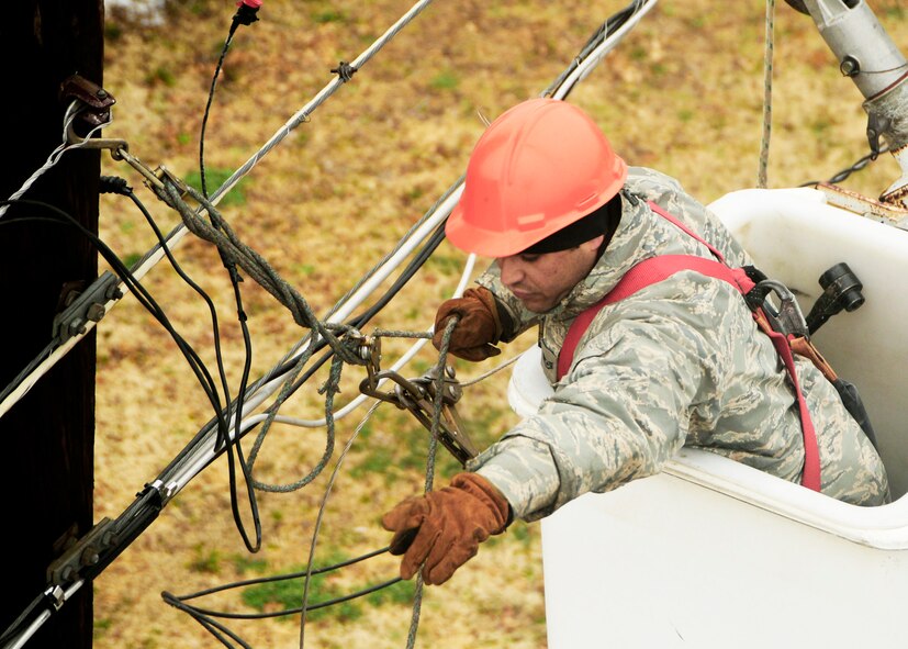 Staff Sgt. Armando Irizarry repairs a power line near the base dormitories Feb 3, 2010, at Altus Air Force Base, Okla. Sergeant Irizarry is assigned to the 37th Civil Engineer Squadron at Lackland AFB, Texas. (U.S Air Force photo/Airman 1st Class Myles T. Stepp)