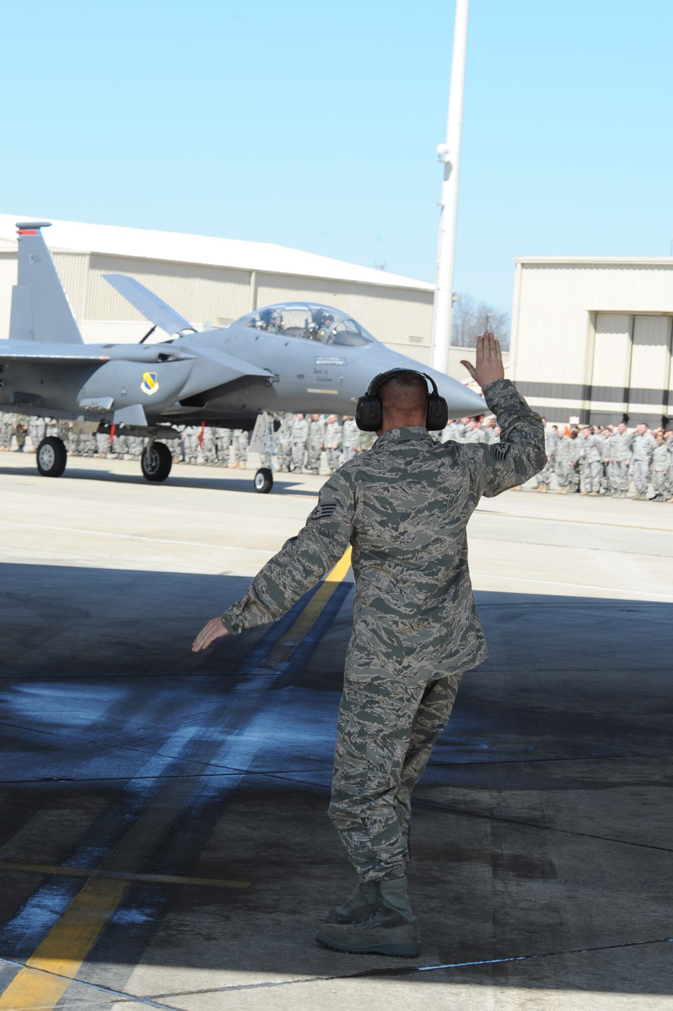 Staff Sgt. BJ Westfall, 333rd Fighter Squadron crew chief, signals Col. Mark Kelly, 4th Fighter Wing commander, to park in an aircraft shelter after his final flight in the F-15E Strike Eagle on Seymour Johnson Air Force Base, N.C., March 19, 2010. Kelly is leaving to become the executive assistant to the deputy commander, U.S. Pacific Command, Camp H.M. Smith, Hawaii.(U.S. Air Force photo/Senior Airman Whitney Lambert)