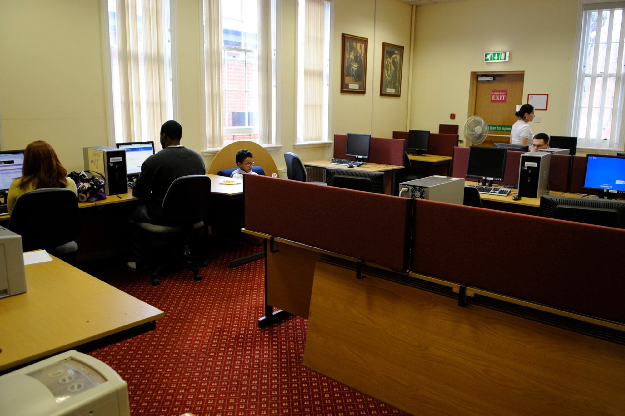 RAF MILDENHALL, England – The computer lab at the library provides a quiet place to do homework or research with Internet access and print capabilities March 19.  The library also has study guides and reference materials for various college classes.  (U.S. Air Force photo/Staff Sgt. Christopher L. Ingersoll)