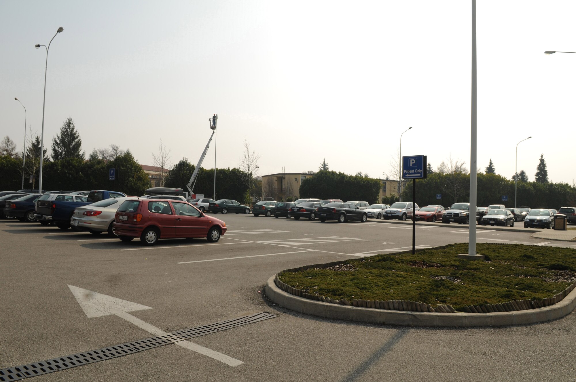 Parking for patients and handicapped individuals are placed close to the entrance of base facilities to provide accommodation for visitors. Typically, more than 3,000 vehicles are competing for 1,115 parking spots in Area 1. These vehicles include approximately 800 long-term employees and 2,200 visitors who use the various facilities on a temporary basis and average about an hour for each visit. (Air Force photo/Staff Sgt. Taylor Marr)