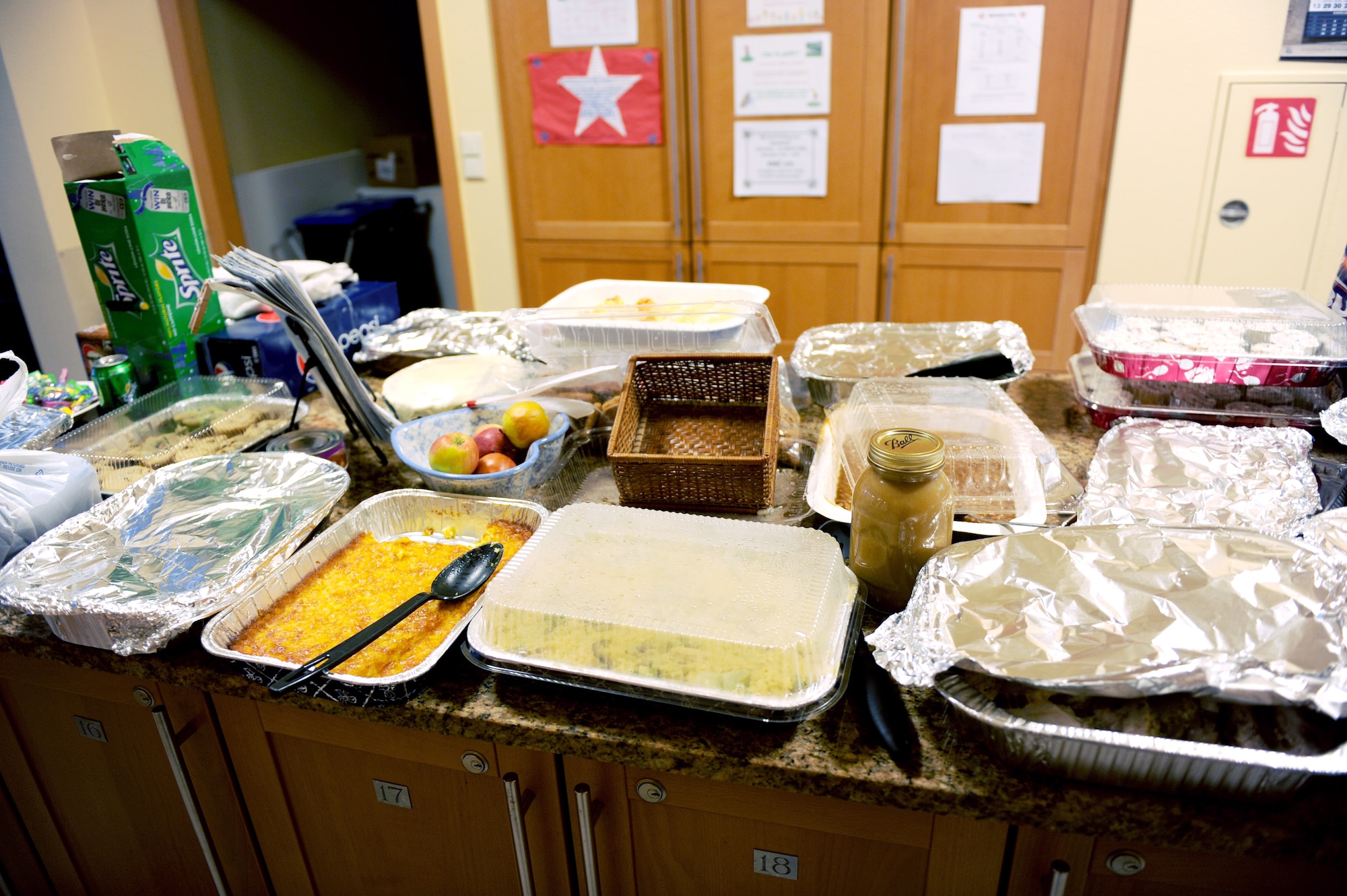 U.S. Air Force members participate in the Meals and Wheels program provided to the Fisher House of Landstuhl Medical Center, Germany, March 20, 2010. (U.S. Air Force photo by Tech. Sgt. Sarayuth Pinthong)