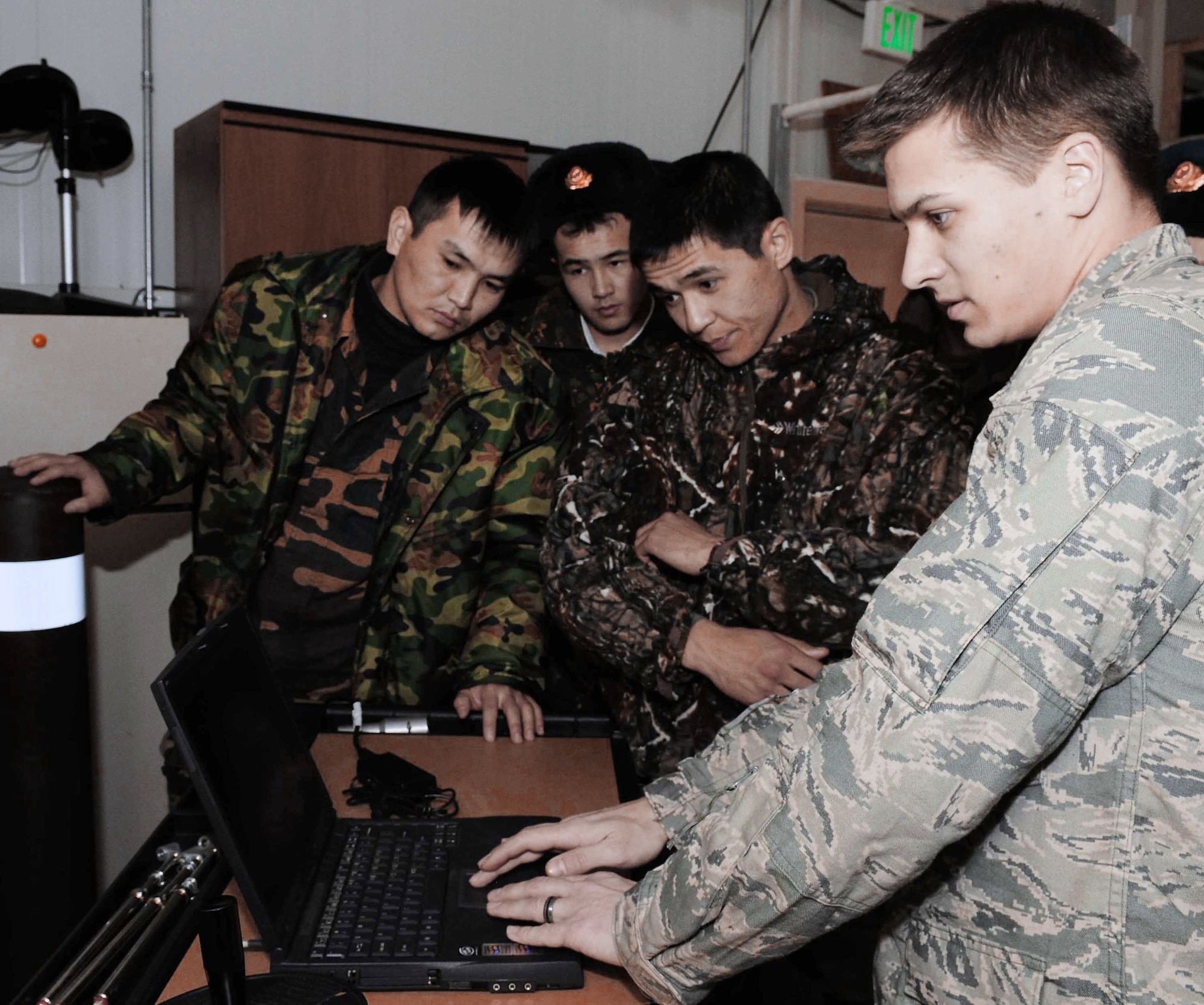 Staff Sgt. Joseph Hamski shows Kyrgyz army explosive ordnance disposal technicians how a computer system works with an X-ray machine to see inside packages during a subject matter information exchange March 16, 2010, at the Transit Center at Manas, Kyrgyzstan. Sergeant Hamski is a 376th Expeditionary Civil Engineer Squadron EOD technician. (U.S. Air Force photo/Staff Sgt. Carolyn Viss)