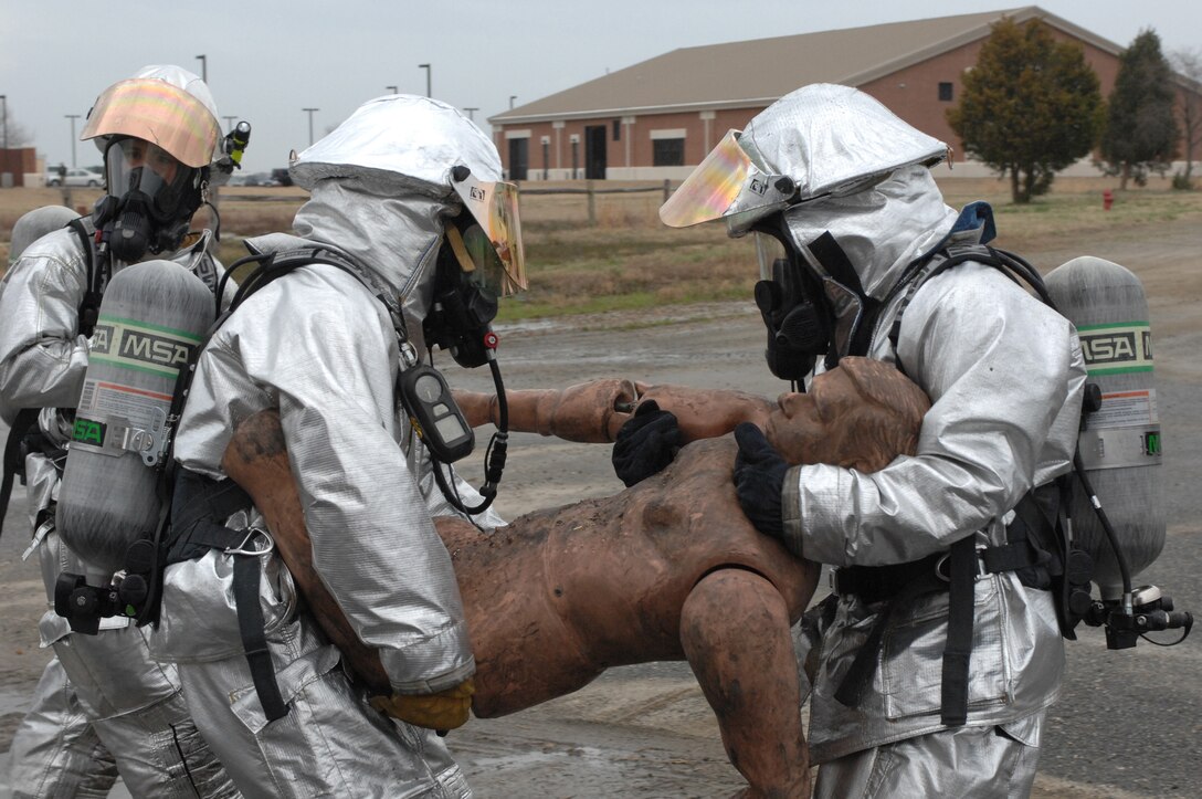 LANGLEY AIR FORCE BASE, Va. – Col. Matt Molloy, 1st Fighter Wing commander, and 633d Civil Engineer Squadron firefighters rescue a simulated fire victim during a live-fire exercise March 22. In addition to the live-fire exercise, Molloy and Col.  Wade Tolliver, 1 FW vice commander, participated in the firefighter combat challenge test. (U.S. Air Force photo/Tech. Sgt. April Wickes)