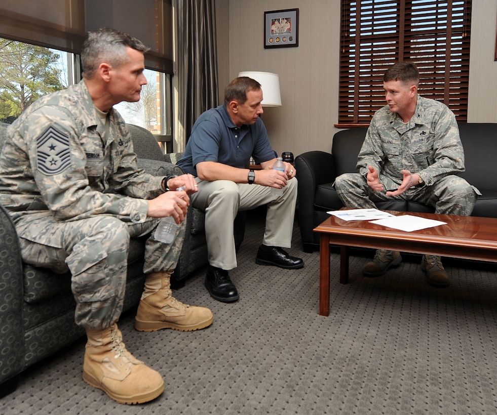 LANGLEY AIR FORCE BASE, Va. -- Retired Chief Master Sgt. of the Air Force
Frederick J. Finch talks with Col. Donald Kirkland, 633d Air Base Wing
commander, and Chief Master Sgt. Charles Anderson, 633d Air Base Wing
command chief, at the 633d Air Base Wing Headquarters March 17. The visit provided Finch an opportunity to see progress on the installation
following the recent stand-up of Joint Base Langley-Eustis. (U.S. Air Force photo/Airman Rebecca Montez)
