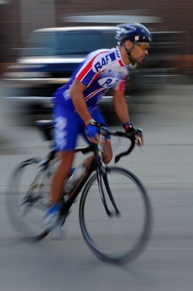 BURLINGTON, Iowa -- Wing Commander Mark Barmby, Royal air force exchange officer with 8th Air Force begins the final day of the Register's Annual Great Bike Ride Across Iowa 2009. This spring the RAF EO position at 8th Air Force will leave Barksdale after more than 60 years and will relocated to Lackland Air Force Base, Tx.(U.S. Air Force photo by Senior Airman Joanna M. Kresge)