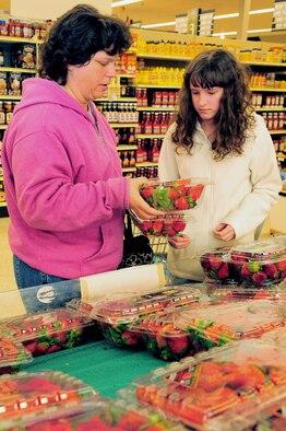 SHAW AIR FORCE BASE, S.C. -- Kerrie Mandeville, wife of Master Sergeant Paul Mandeville, Air Force Central Command, shops with her daughter Mallory Mandeville, age 11, at the commissary  here March 23. (U.S Air Force Photo by/Senior Airman David Minor)
