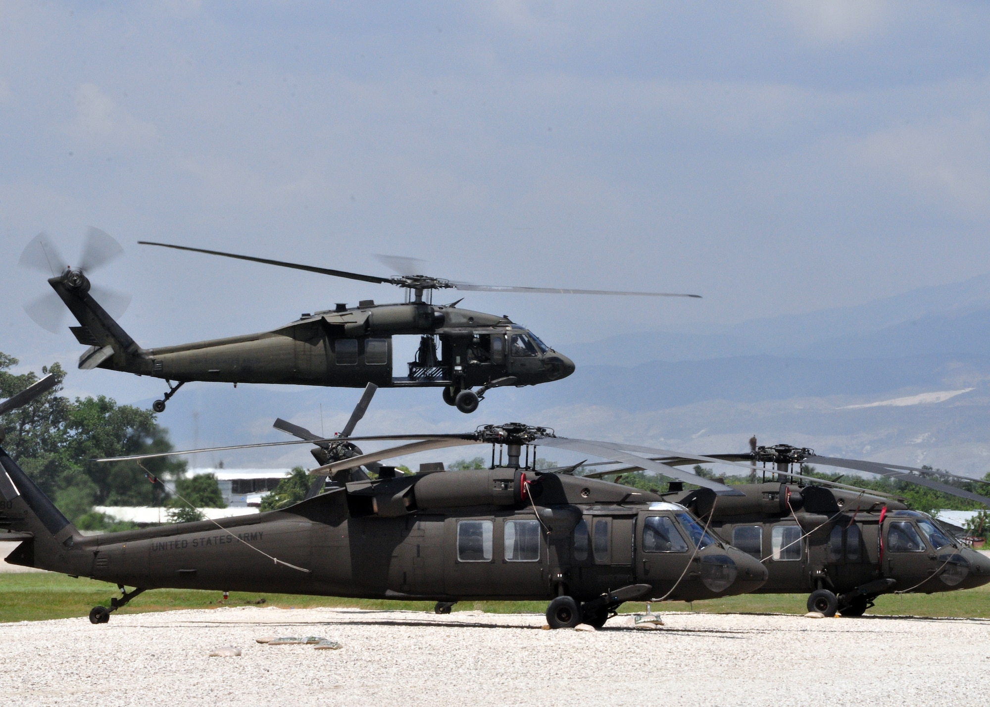 A 1st Battalion, 228th Aviation Regiment UH-60 Blackhawk takes off for its first airlift mission in support of Joint Task Force-Haiti March 24. The 1/228th along with other members of Joint Task Force-Bravo deployed from Soto Cano Air Base, Honduras to support JTF-Haiti, the U.S. military support unit for Operation Unified Response. (U.S. Air Force photo/Staff Sgt. Bryan Franks)