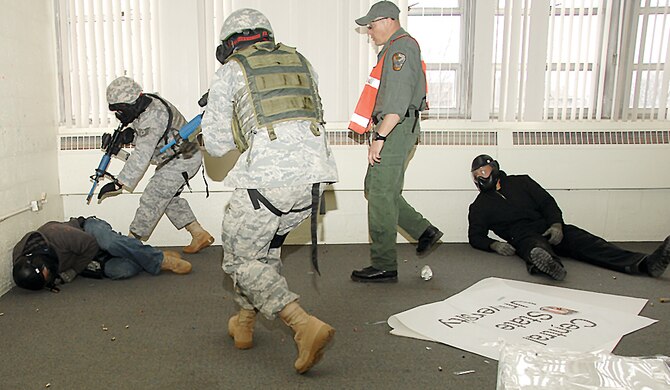 Airmen from the 88th Security Forces Squadron engage an active shooter during joint training. The annual training provided 25 Security Forces Airmen the opportunity to get real-world experience by working alongside Ohio State Patrol’s Special Response Team members and the use of live simuntion rounds.(U.S. Air Force photo/Ben Strasser) 
