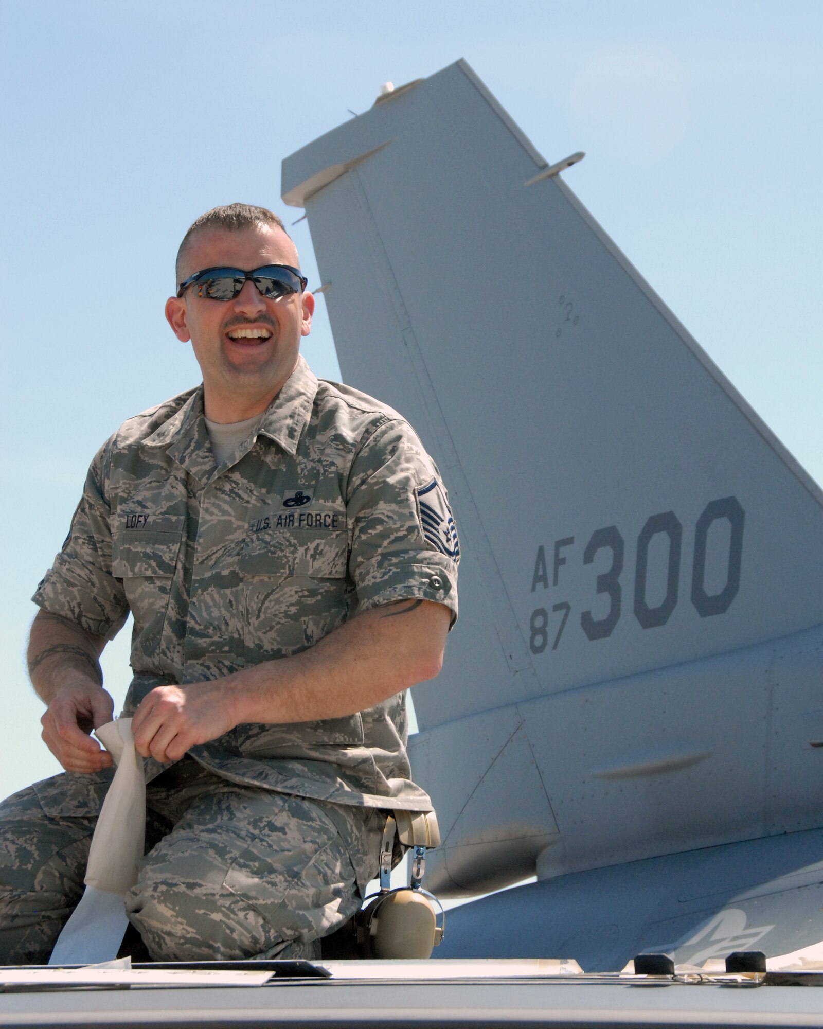 Master Sgt. Jay Lofy, a crew chief with 115 th Fighter Wing in Madison, Wis., works on an F-16C Fighting Falcon March 23, 2010, as part of two week air-to-air combat skills training mission at Naval Air Station Key West, Fla.   Close to 145 Airmen of the 115th Fighter Wing in Madison, Wis., spent approximately two weeks at NAS, gaining valuable training as their F-16 Falcons sparred against Navy F-18 Super Hornets and F-5 Tigers here March 24, 2010.  (U.S. Air Force photo by Airman 1st Class Ryan Roth, 115 FW/PA)