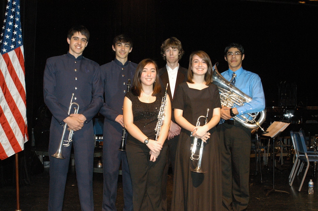 Rosenberg students and Lt Col Lang