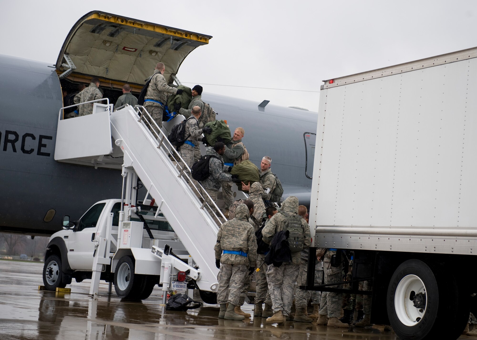 SCOTT AIR FORCE BASE, Ill. -- Airmen from the 375th Air Mobility Wing offload luggage from a KC-135 Stratotanker, March 28th, 2010, after participating in an Operational Readiness Inspection at the Volk Field Combat and Readiness Training Center, Wis. The Airmen were graded by the Air Mobility Command Inspector General on their ability to deploy combat ready Airmen in response to a global threat.(U.S. Air Force photo/Staff Sgt. Paul Villanueva II)