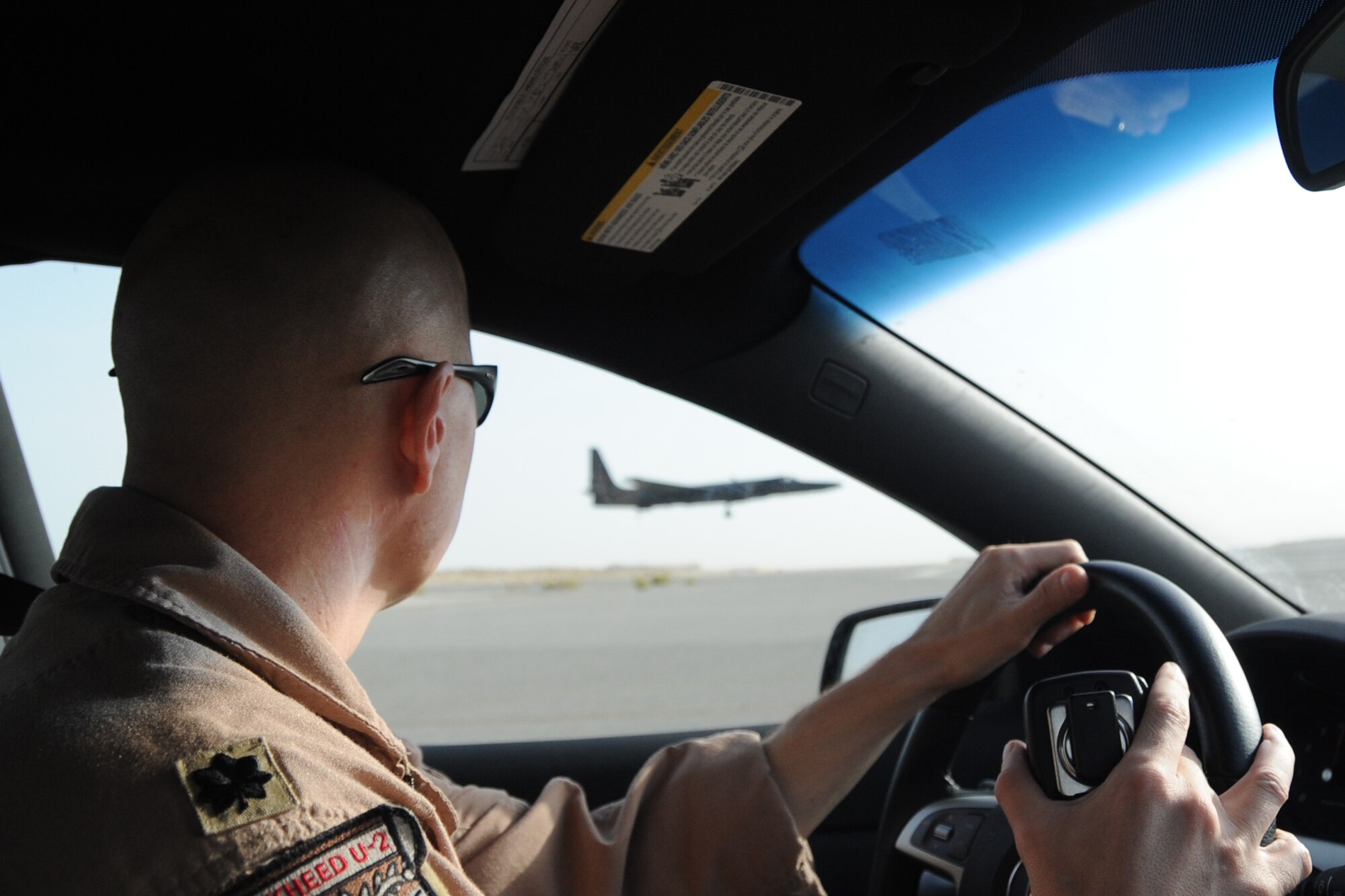 Lt. Col. Kirt Stallings, 99th Expeditionary Reconisance Squadron commander, assist a U-2 Dragon Lady while landing at the 380th Air Expeditionary Wing at an undisclosed location in Southwest Asia on April 30, 2010. The 380th AEW, supports Operations Iraqi Freedom and Enduring Freedom and the Combined Joint Task Force-Horn of Africa. The 380th AEW is comprised of four groups and 12 squadrons and the wing's deployed mission includes air refueling, surveillance and reconnaissance in support of overseas contingency operations in Southwest Asia. (U.S. Air Force photo/Senior Airman Jenifer H. Calhoun/Released)

