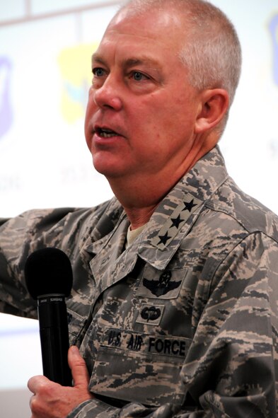 Lt. Gen. Donald Wurster, Air Force Special Operations Command commander, addresses members of the 919th Special Operations Wing May 1 at Duke Field.  The general spoke about current special operations requirements and where the command and its wings will be in the future.  (U.S. Air Force photo/Tech. Sgt. Samuel King Jr.)