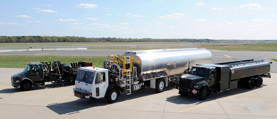 The Rampmaster 17.5K is parked between the R-12 hydrant-servicing vehicle and the R-11 tank truck.TheLCRV can perform the functions of the R-12 andthe R-11. It has a fuel capacity of 17,500 gallons, which is almost equivalent to three R-11s. Joint Base McGuire-Dix-Lakehurst was chosen by the Air Force Petroleum Office and Air Mobility Command to be the first and only installation to test the LCRV. (U.S. Air Force photo/Wayne Russell)


