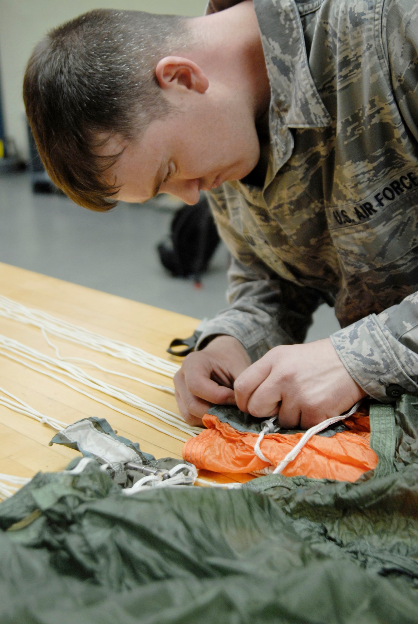 Tech. Sgt. Jonathan Anlauf checks the pockets of a parachute April 7, 2010, at Kunsan Air Base, South Korea. Sergeant Anlauf is the NCO in charge of the AFE assigned to the 8th Operations Support Squadron. (U.S. Air Force photo/Staff Sgt. Darnell T. Cannady) 