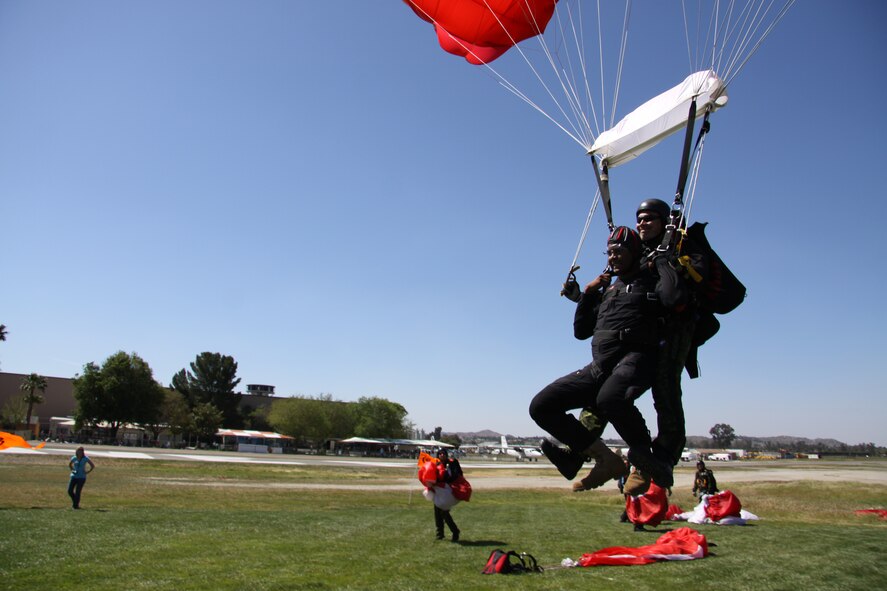 SkyHawks Tandem Master Travis Hegland and Staff Sgt. Keith Lawson, 4th Combat Camera Squadron make a smooth landing following their jump. (Canadian Forces SkyHawks Parachute Team photo)