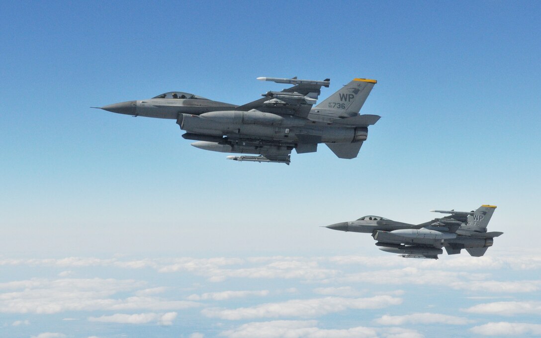 Two F-16 Fighting Falcons pilots maintain their position as they wait for the rest of their four-ship formation to refuel during Red Flag-Alaska April 27, 2010.  (U.S. Air Force photo/Capt. Shannon Collins)