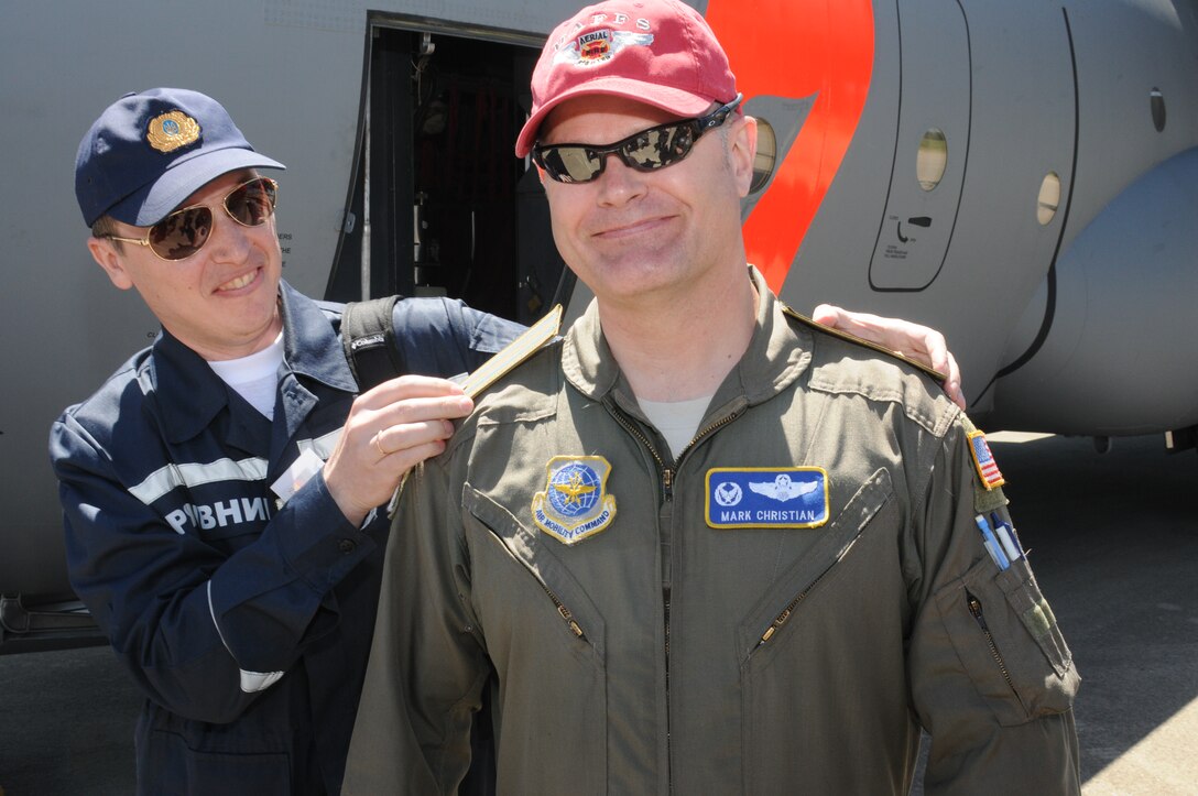 An official from the Ministry of Energy of Ukraine presents Lt. Col. Mark Christan with shoulder boards of Ukrainian rank equivalent to Lt. Col. during the MAFFS training exercise in Greenville, SC. NCANG Photo by Staff Sgt. Richard Kerner. 