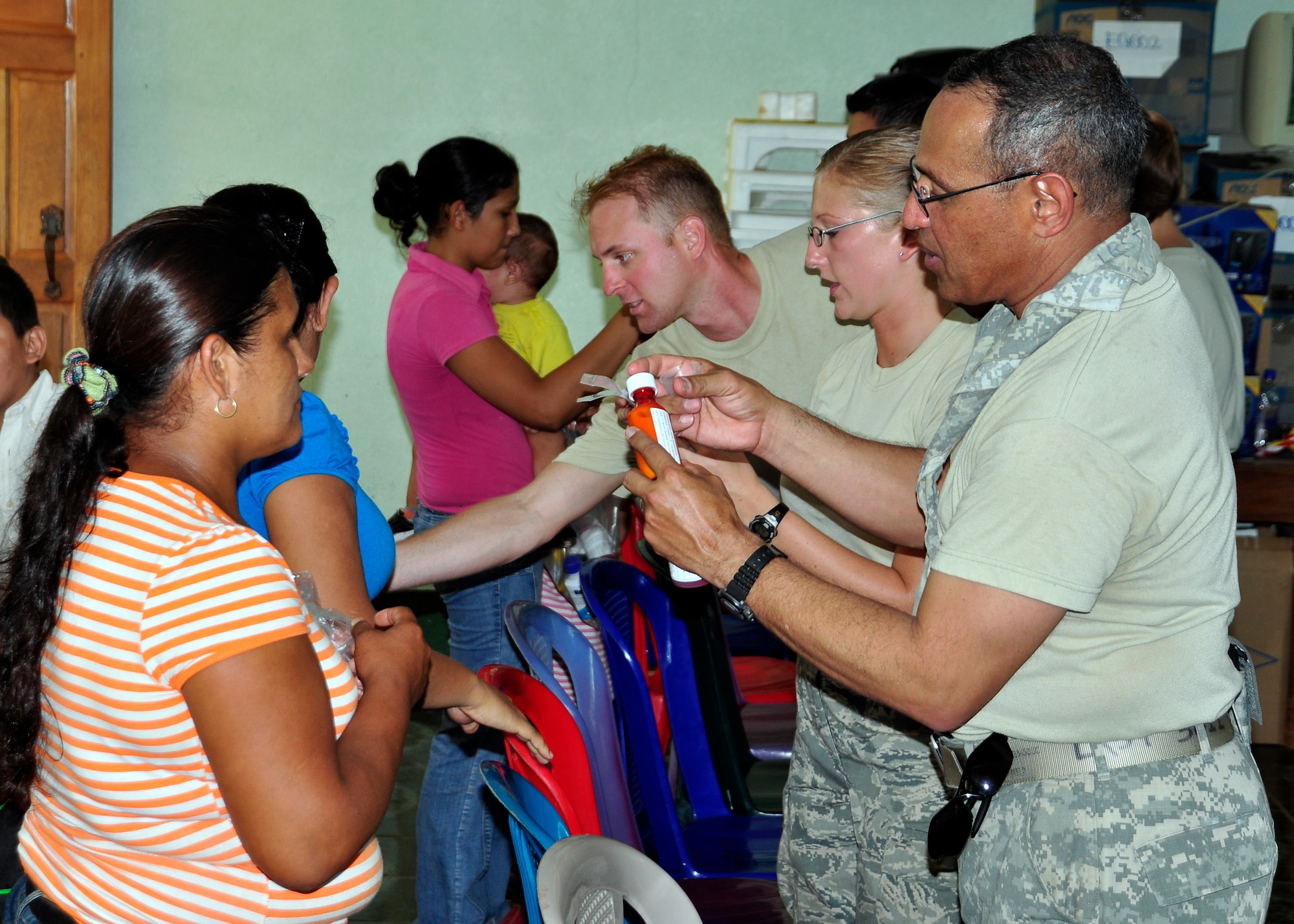 Servicemembers worked side-by-side in the pharmacy delivering more than 2,000 prescriptions to patients seen by the medical civic action program team made up of Soldiers, Airmen, and civilians from Joint Task Force Bravo as well as Nicaraguan Soldiers and Ministry of Health personnel May 5 in El Ayote, Nicaragua. (U.S. Air Force photo by Staff Sgt. Bryan Franks)