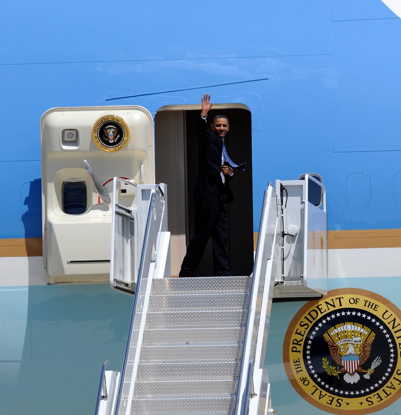 LANGLEY AIR FORCE BASE, Va. -- President Barack Obama bids farewell to the crowd of enthused Team Langley members during his first visit to Langley May 9. President Obama delivered the commencement address at nearby Hampton University, emphasizing the importance of education and good citizenship to graduates. (U.S. Air Force photo/Senior Airman Dana Hill)
