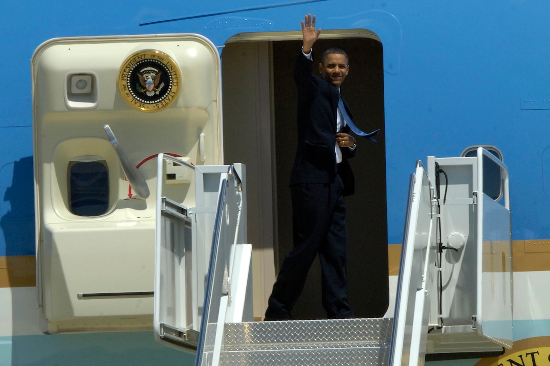 LANGLEY AIR FORCE BASE, Va. -- President Barack Obama bids farewell to personnel after his first visit to Langley May 9. President Obama delivered the commencement address at nearby Hampton University, emphasizing the importance of education and good citizenship to graduates. (U.S. Air Force photo/Staff Sgt. Christina M. Styer)