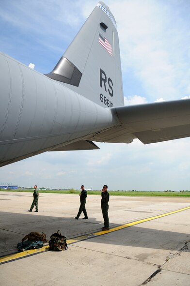 Romanian Air Force flight engineers take a look at a U.S. Air Force C-130J from Ramstein Air Base at Airlift Base Otopeni, Romania, May 10, 2010. Members of the U.S. and Romanian Air Forces joined together for a week long exercise to build partnerships and enhance proficiency in working together. (U.S. Air Force Photo by Staff Sgt. Jocelyn Rich)