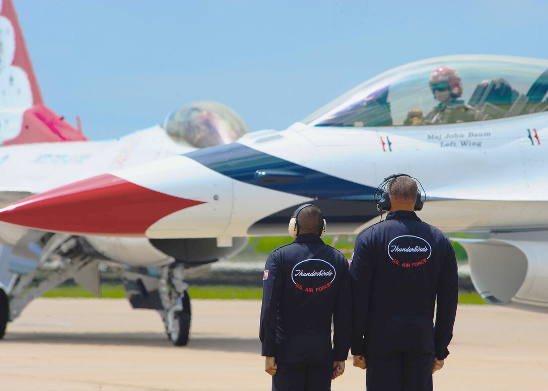 Maj. John Baum prepares for take-off during the Dyess Big Country Air Fest May 1, 2010, at Dyess Air Force Base, Texas. Major Baum flies the left-wing position during the U.S. Air Force Thunderbirds performance. (U.S. Air Force photo/Senior Airman Stephen Reyes)