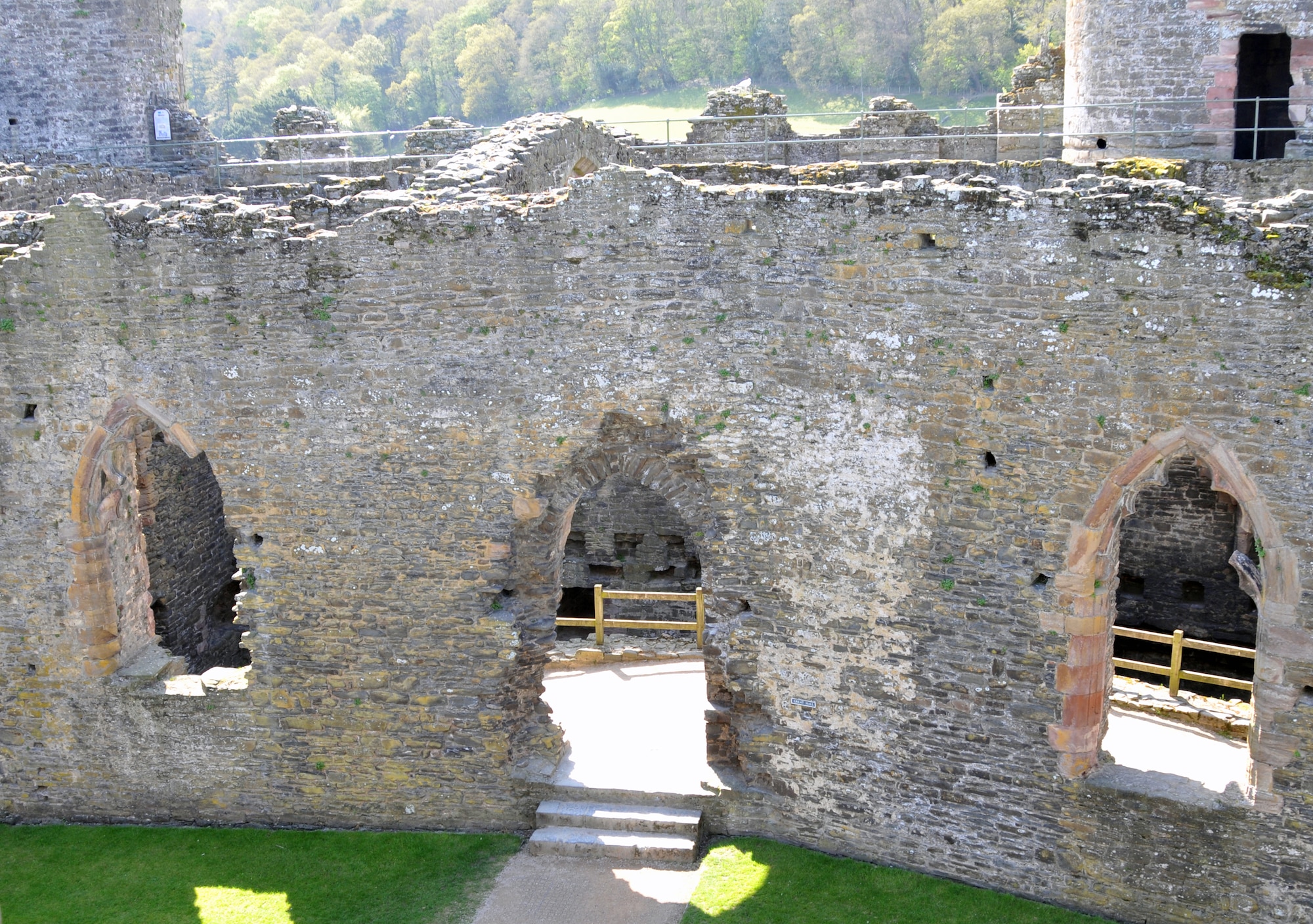 SNOWDONIA, Wales - Though some of Conwy Castle?s (Wales) structure has suffered damage over the course of the past 800 years, it is still easy to imagine the fortress in its original majestic state. The castle is near the Snowdonia National Park, roughly a five-hour drive from RAF Mildenhall. (U.S. Air Force photo/ Tech. Sgt. Kevin Wallace)