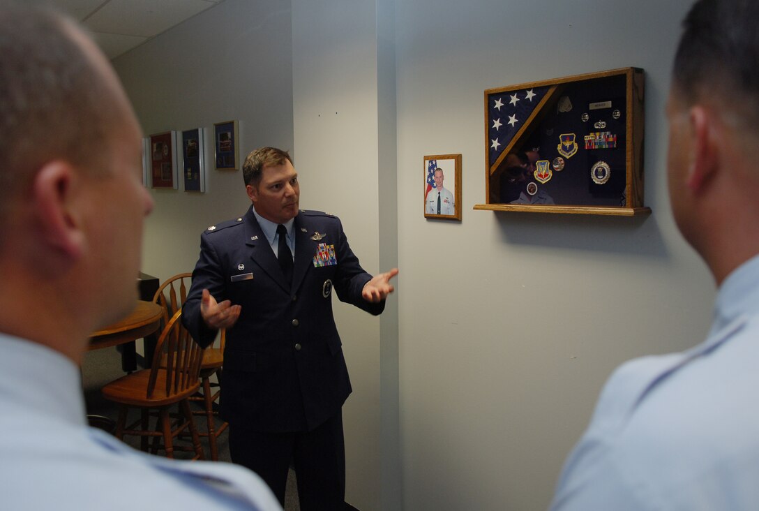 SCOTT AIR FORCE BASE, Ill. -- Lt. Col. Michael Romero, 345th Recruiting Squadron commander, speaks to members of the squadron about Staff Sgt. Kirby Weaver’s memorial shadowbox May 3. Sergeant Weaver died in a motorcycle accident April 17, 2009, in Kenton, Tenn.(Photo by Senior Airman Ryan Crane)
