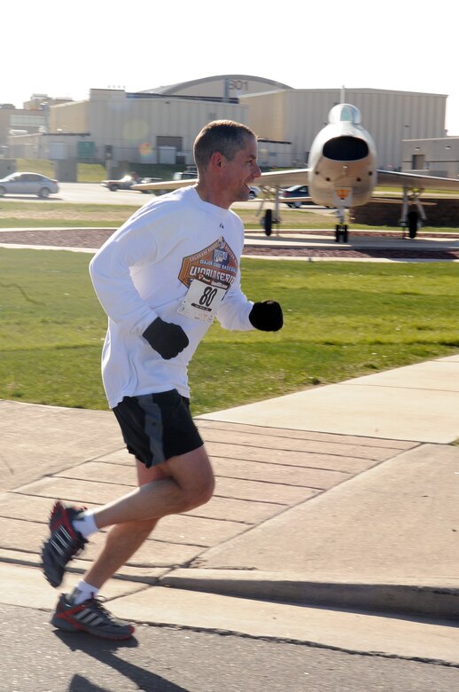 BUCKLEY AIR FORCE BASE, Colo. -- Senior Chief Petty Officer Tracy Kugle takes the lead during the Fourth Annual Half Marathon May 8. ( U.S. Air Force Photo by Airman 1st Class Marcy Glass )