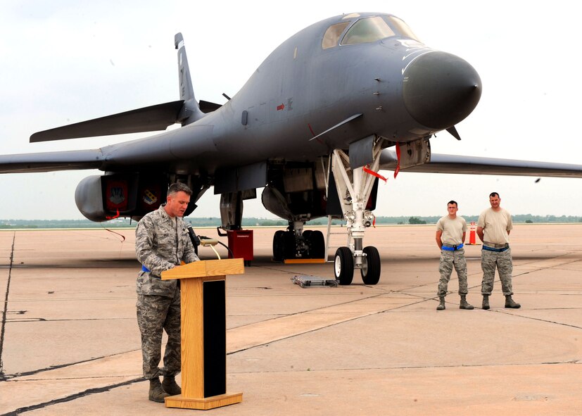 DYESS AIR FORCE BASE, Texas – Col. Robert Gass (left), 7th Bomb Wing commander, speaks to Airmen before the Global Strike Challenge May 12 here. The 7th Bomb Wing is one of seven bomb wings to participate in Air Force Global Strike Command’s first load competition. The competition consists of a uniform inspection, general knowledge test, tool inspection, munitions build, weapons load and B-1 Bomber pre-flight inspection. (U.S. Air Force photo/ Airman 1st Class Chelsea Browning)