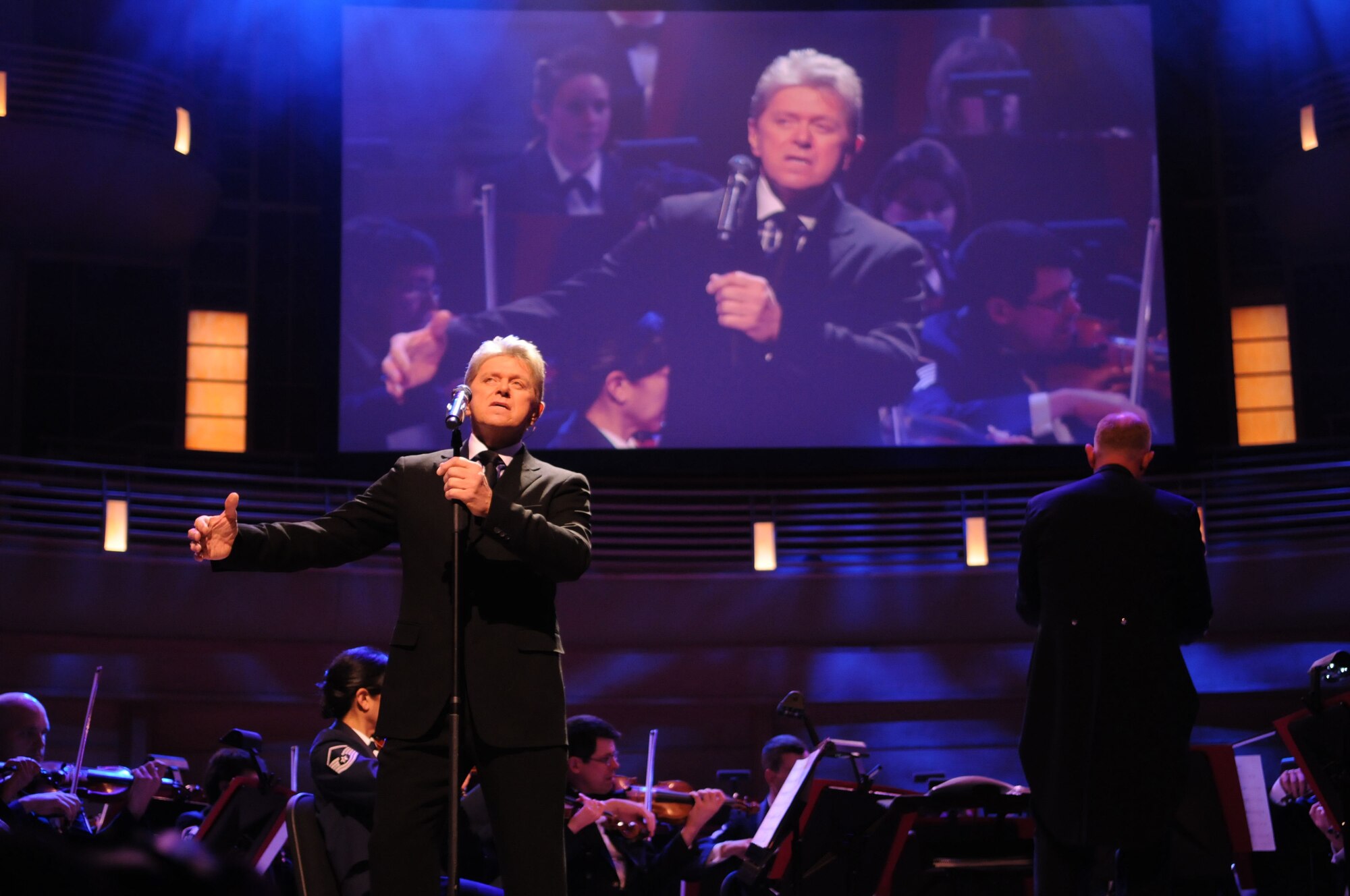 The United States Air Force Band performs with Grammy-award winning singer and songwriter Peter Cetera during a dress rehearsal broadcast taping of “America’s Veteran’s – A Musical Tribute” May 13 at the Music Center, Strathmore, Bethesda, Md. Another taping is 8-11 p.m. May 14. The fourth annual broadcast taping will feature Peter Cetera, “American Idol” finalist Melinda Doolittle, country music group Lonestar, and several Air Force Band performing groups. Award-winning actor Blair Underwood narrates. (U.S. Air Force photo by Thomas Dennis)
