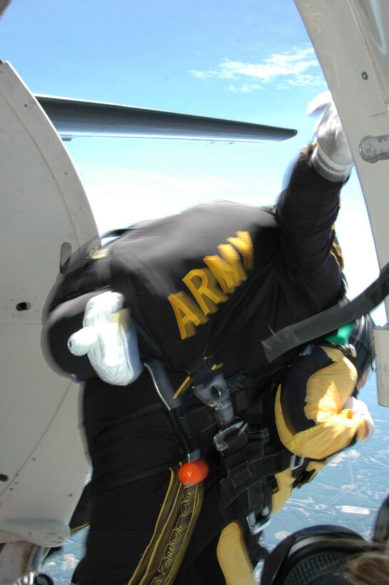 JOINT BASE ANDREWS, Md. -- The Army Golden Knights perform a tandem jump during the Joint Service Open House here May 15. JSOH allows members of the public an excellent opportunity to meet and interact with the men and women of the Armed Forces and to show them America’s skilled military.  (US Navy photo by Mass Communication Specialist Second Class George Trian)