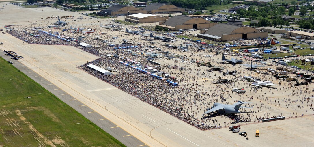 JOINT BASE ANDREWS, Md. – Nearly 70,000 visitors attend the 2010 Joint Service Open House here May 15.  JSOH allows members of the public an excellent opportunity to meet and interact with the men and women of the Armed Forces and to show them America’s skilled military. (U.S. Air Force photo by Staff Sgt. Christopher A. Marasky)