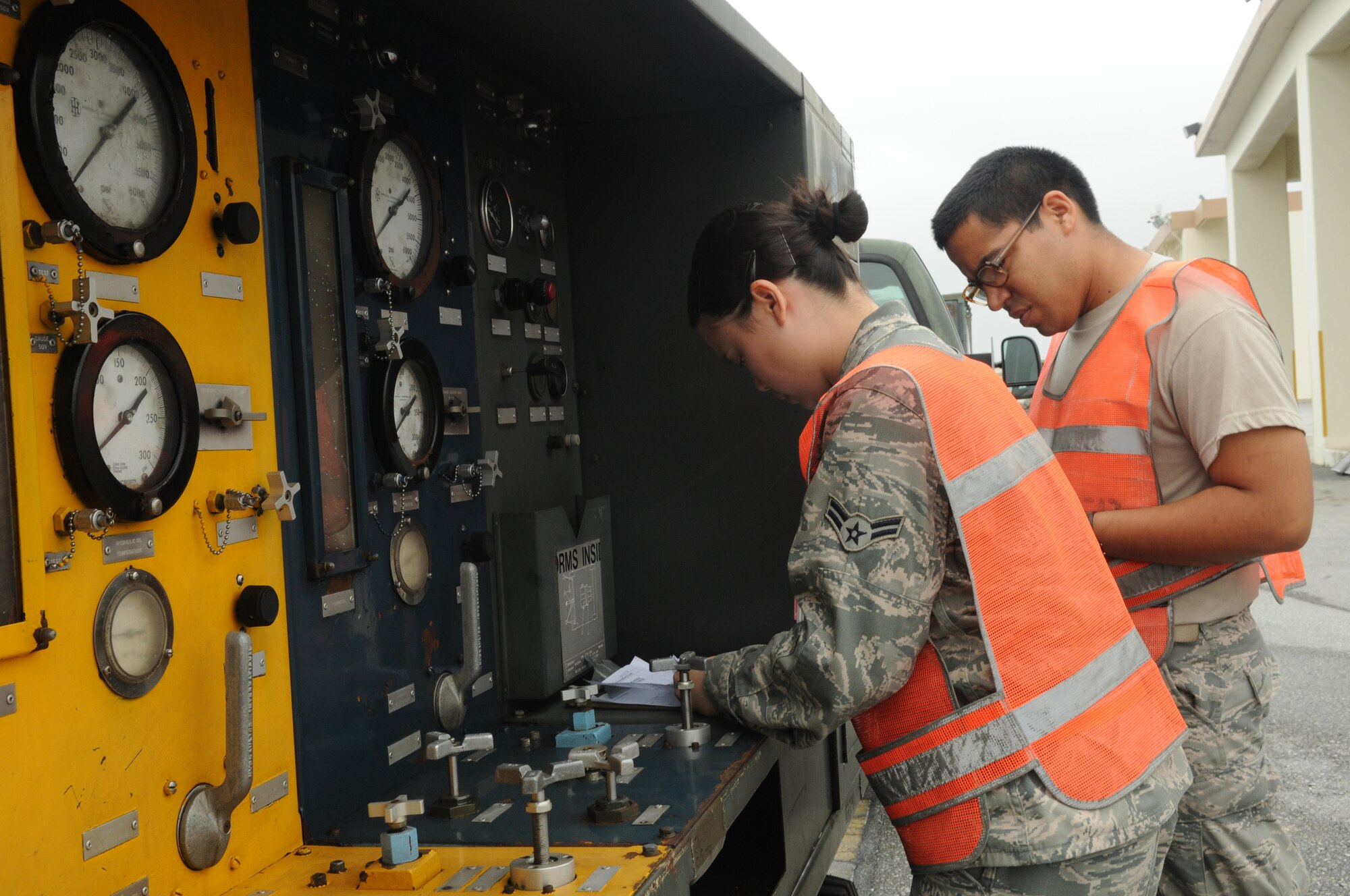 Airman 1st Class Michelle Rives and Airman Paul Pacheco, members of the 18th
Logistics Readiness Squadron, measure equipment to prevent unwanted movement
during transportation at Kadena Air Base, Japan, May 17, 2010. (U.S. Air
Force photo/Staff Sgt. Christopher Hummel)
