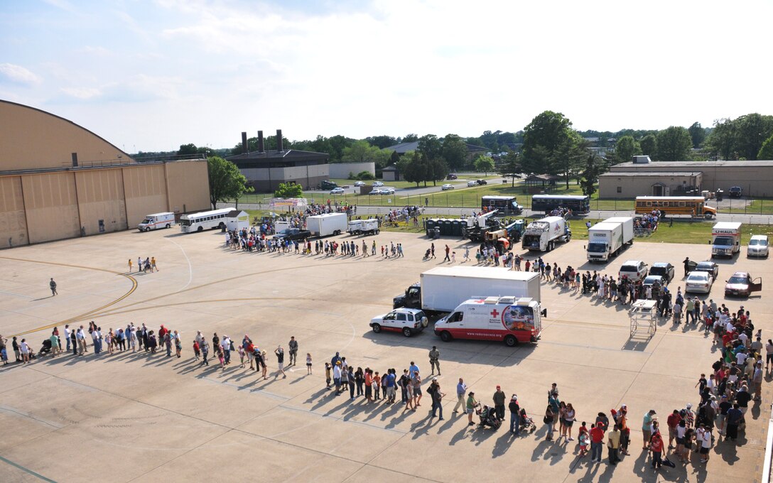 JOINT BASE ANDREWS, Md. – Department of Defense ID cardholders and their families line up to exit to the installation after the final day of the 2010 Joint Service Open House here May 16. Members from the 316th Security Forces Squadron handed out water to the visitors in line and the 316th Logistics Readiness Squadron ensured a safe, smooth and timely loading of passengers onto buses back to FedEx Field and the Branch Avenue Metro station. The 2010 JSOH was a huge success with more than 200,000 guests visiting Andrews and learning about the military’s strength and technology. (U.S. Air Force photo by Airman 1st Class Kat Lynn Justen)