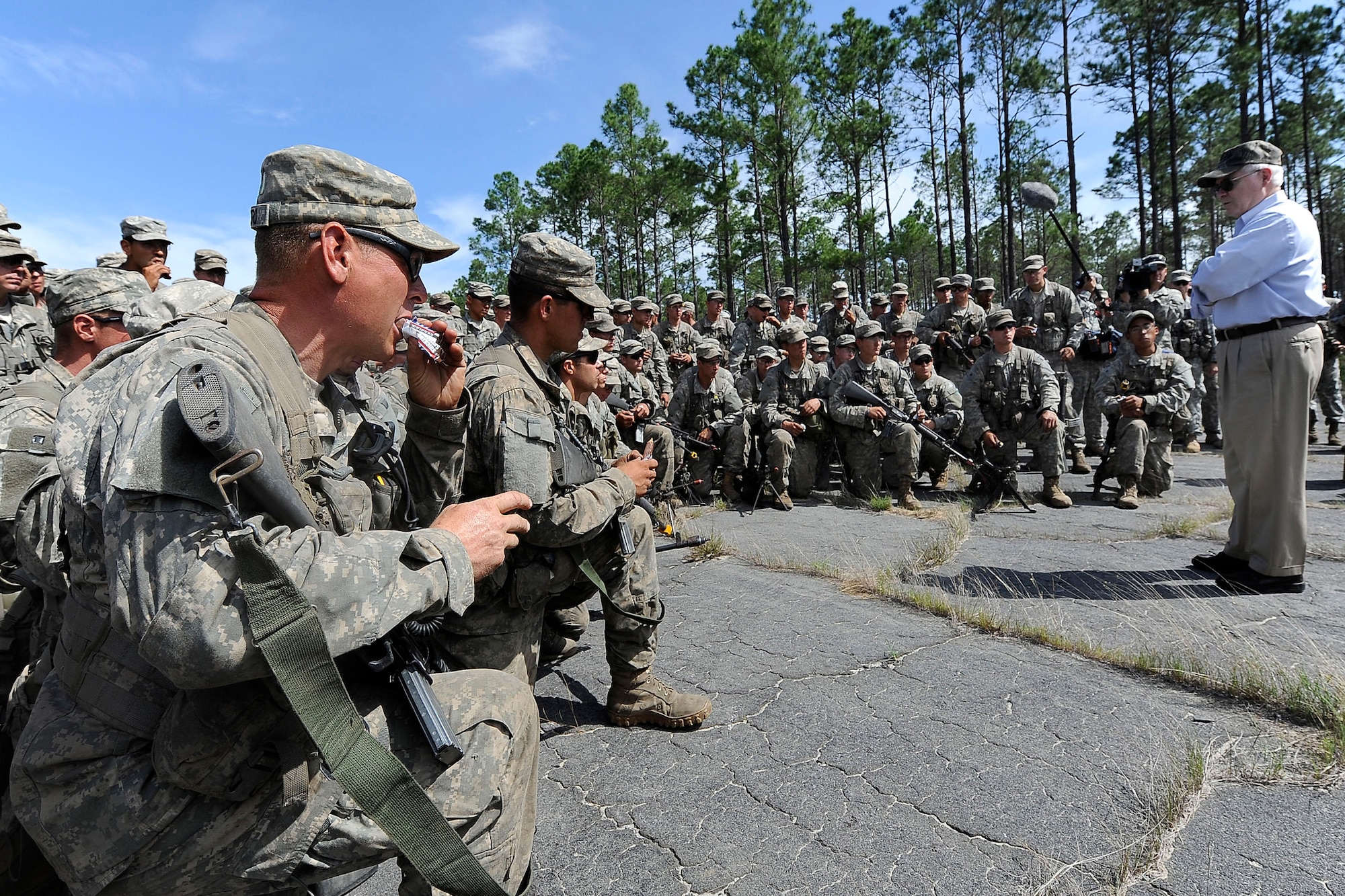 Defense Secretary Robert M. Gates talks with Army Ranger trainees after delivering them Snickers bars during his visit to the 6th Ranger Training Battalion on Eglin Air Force Base, Fla, May 15.  (DoD photo/ U.S. Air Force Master Sgt. Jerry Morrison.)

