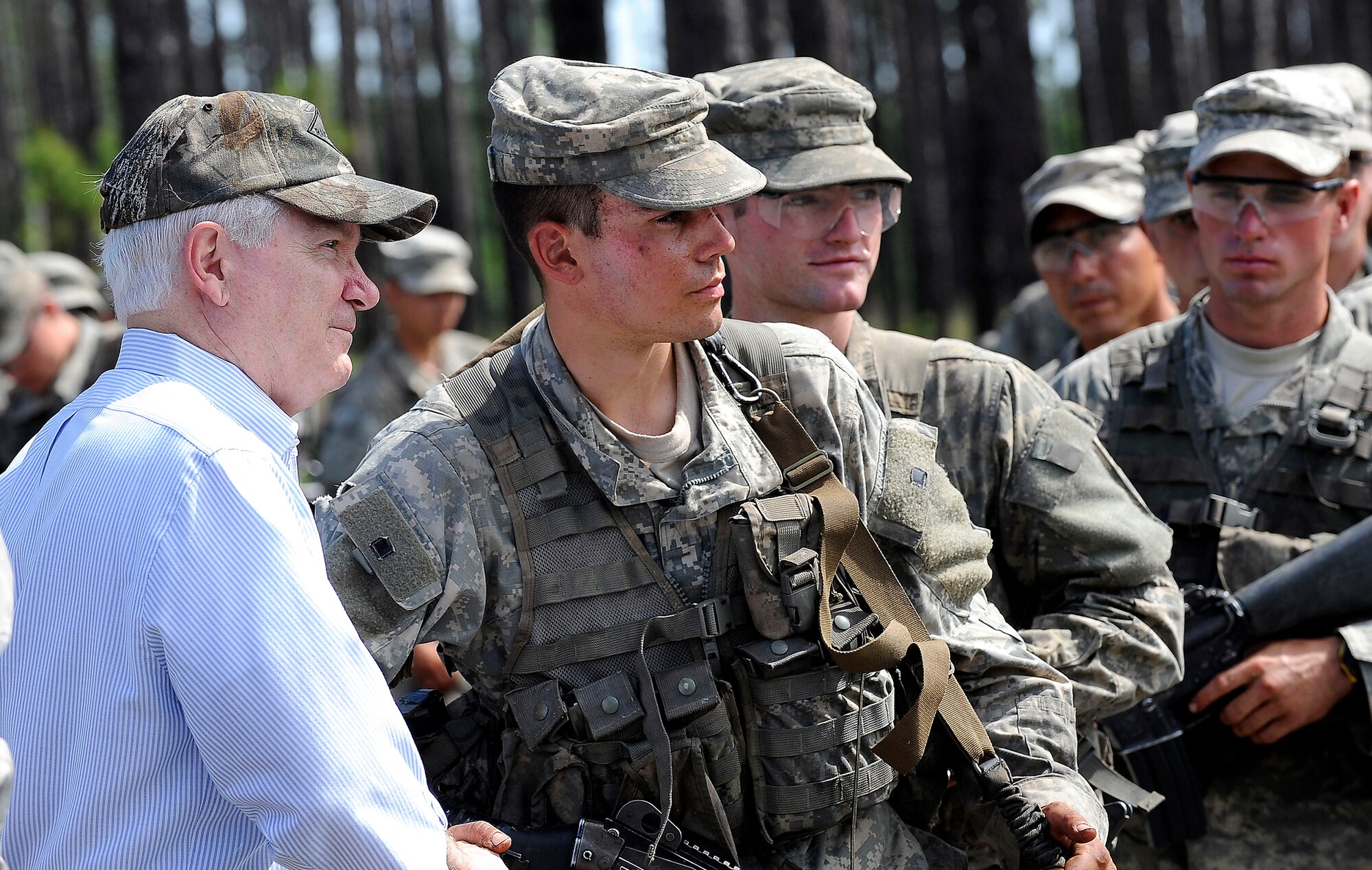 Defense Secretary Robert M. Gates shakes hands with Army Ranger trainees with the 6th Ranger Training Battalion on Eglin Air Force Base, Fla, May 15.  (DoD photo/ U.S. Air Force Master Sgt. Jerry Morrison.)
