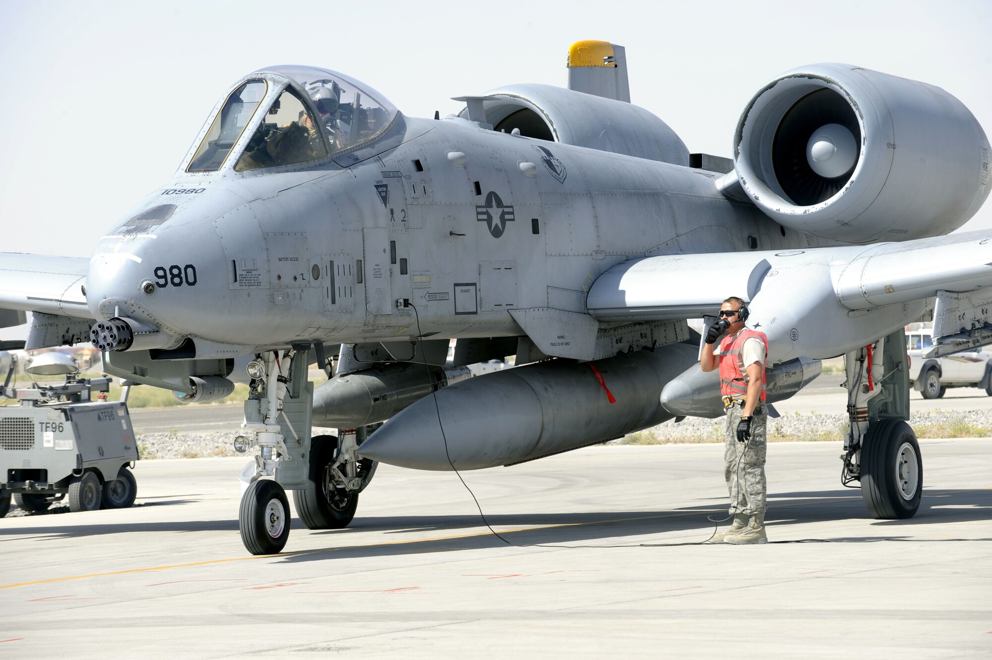 A crew chief from the 81st Expeditionary Aircraft Maintenance Squadron relays information to an A-10 pilot from Spangdahlem AFB, Germ. here May 11.  Within a two week period a total of 12 jets arrived on Kandahar Airfield.  (U.S. Air Force photo by Senior Airman Nancy Hooks/Released)
